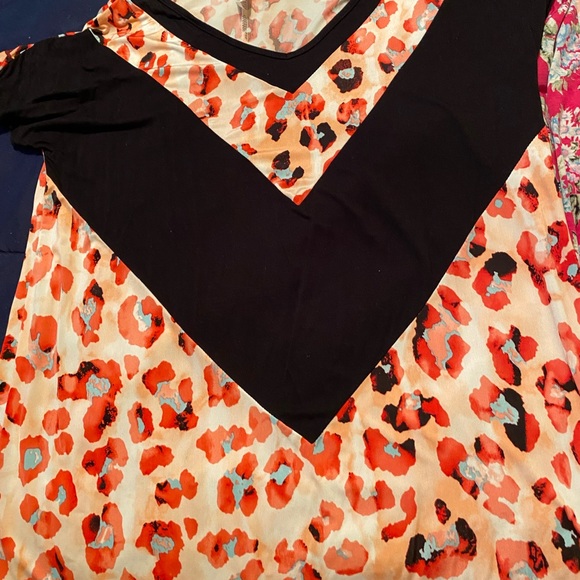Large boutique tops! - Picture 2 of 2